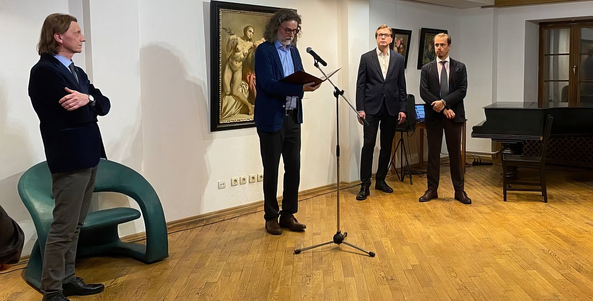 Глава Королевского Дома Обеих Сицилий приветствовал открытие выставки Олега Супереко в Библиотеке искусств
